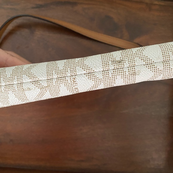 Closet Closing Sunday!! Taking Offers! MICHAEL KORS & CALVIN KLEIN Purses - Picture 8 of 13